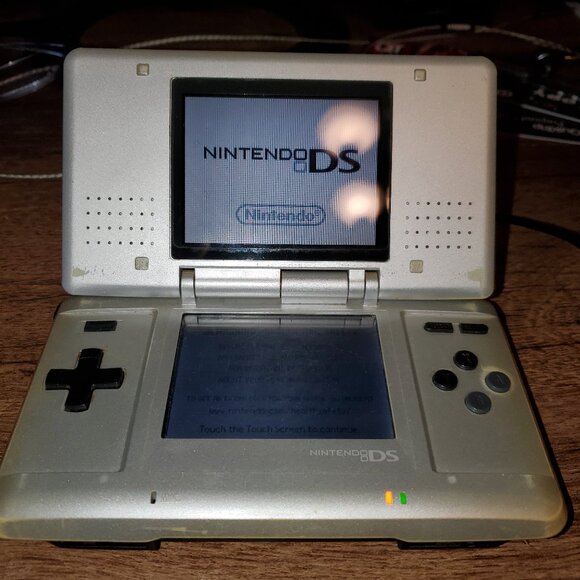 Nintendo DS - Picture 1 of 6